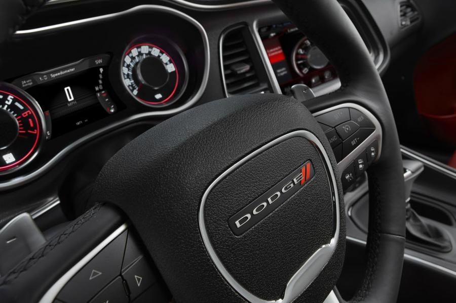  Dodge Challenger R/T Shaker 2015 года  (фото 31 из 54)